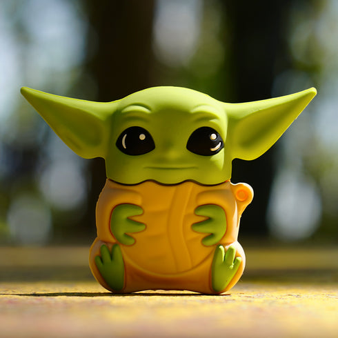 COVER PREMIUM BABY YODA PARA AIRPODS (TODAS LAS GENERACIONES)